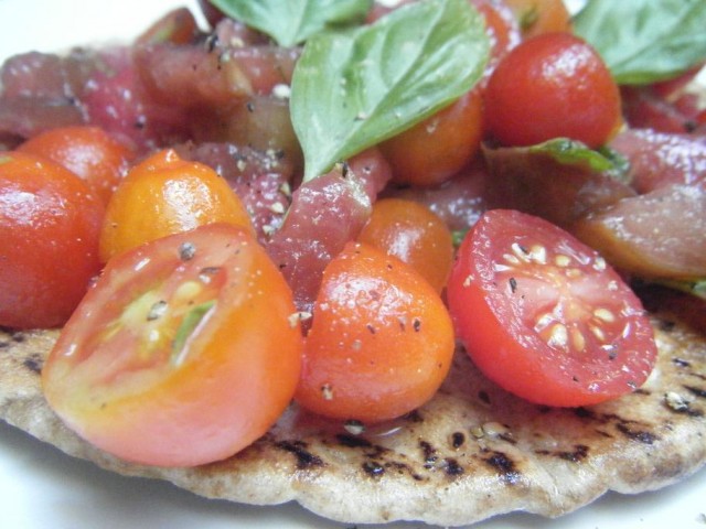 Tomato and Basil Pita Flatbread